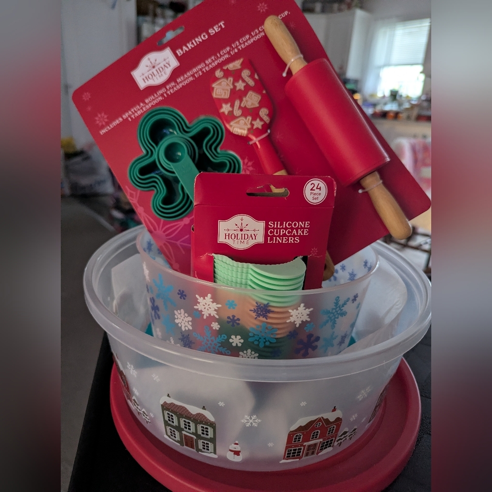 Holiday Baking Set with Holiday House Design